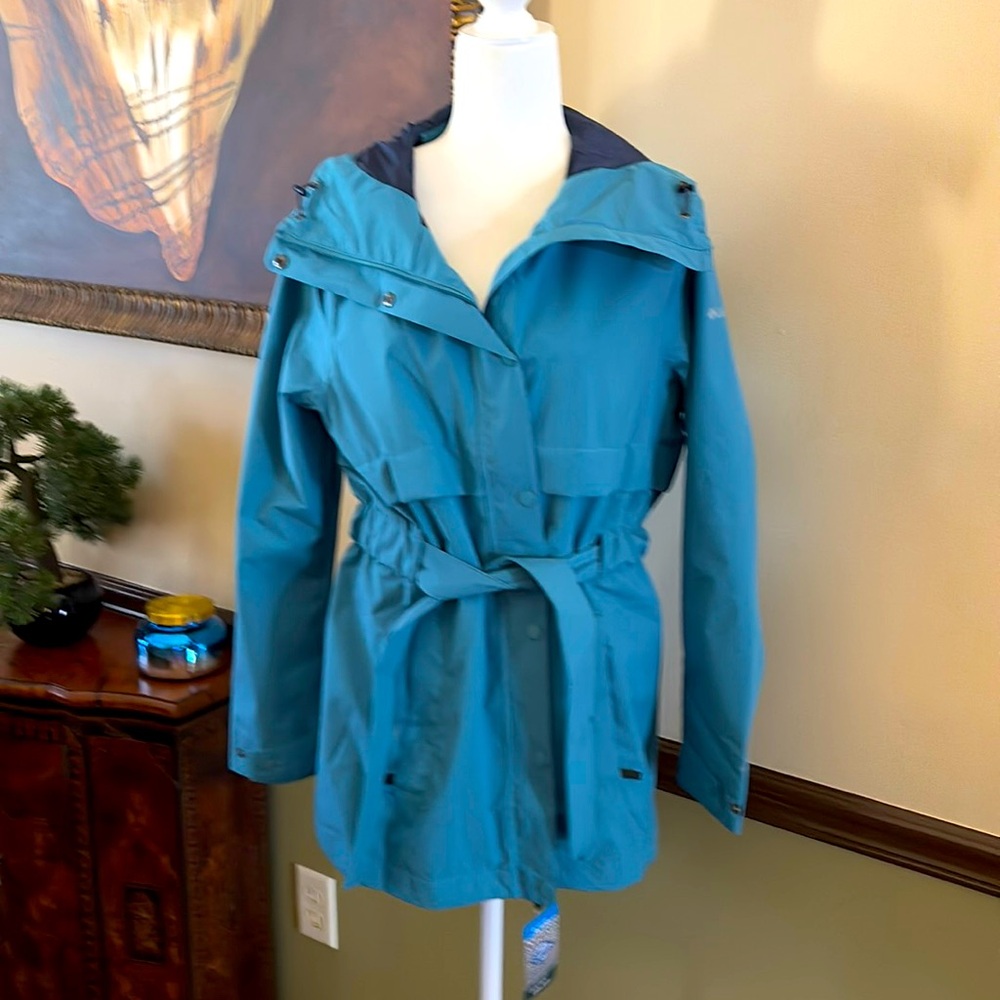 Columbia Raincoat, women's size Medium